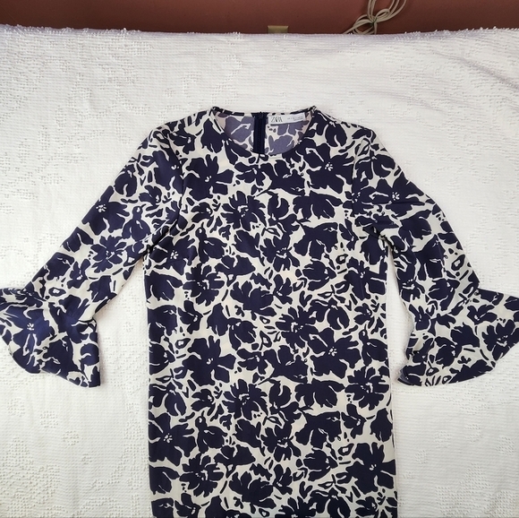 Zara Blue and White Floral Bell Sleeve Dress Size Small - Picture 2 of 9